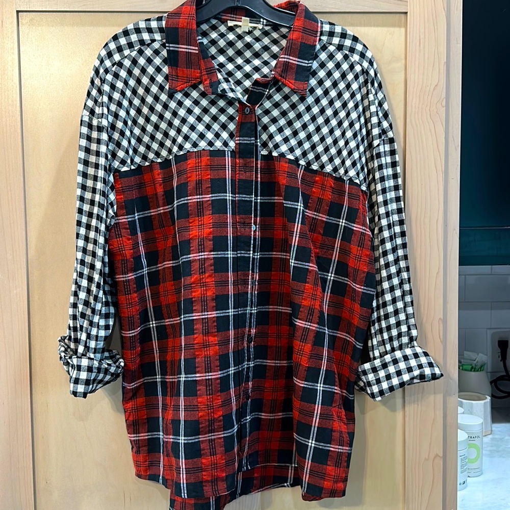 Sz small oversized plaid top
